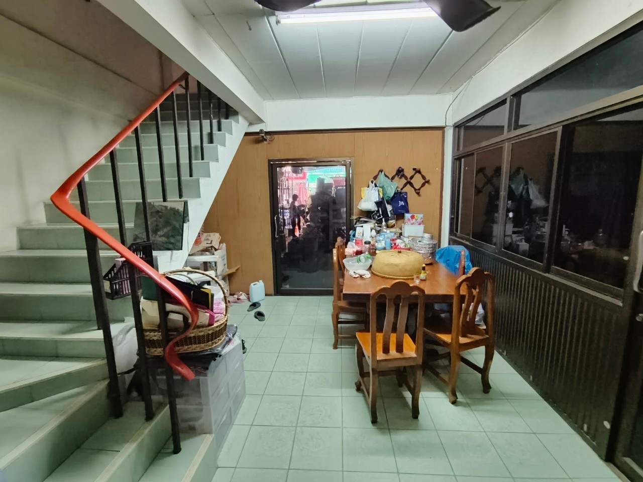 ขายอาคารพาณิชย์ 3 ชั้นครึ่ง (2 คูหาติดกัน) ใกล้ตลาดคลอง16 ตำบลดอนฉิมพลี อำเภอบางน้ำเปรี้ยว จังหวัดฉะเชิงเทรา